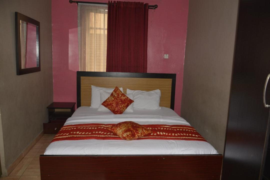 Esporta Suites Yaba Lagos Exterior photo
