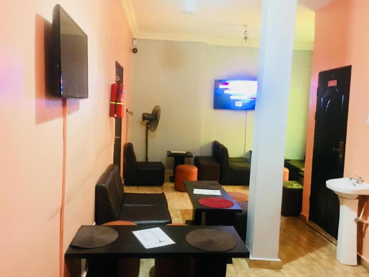 Esporta Suites Yaba Lagos Exterior photo